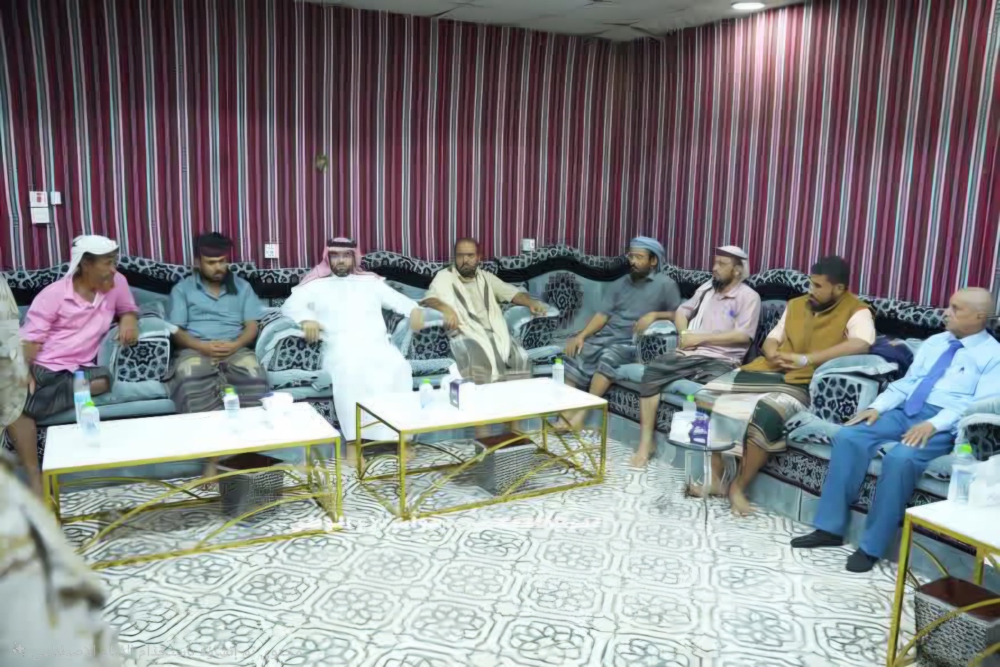 الشهراني يلتقي بذوي وأسر الشهداء في عدن ويؤكد استمرار الجهود لتعزيز الأمن والاستقرار الشهراني يلتقي بذوي وأسر الشهداء في عدن ويؤكد استمرار الجهود لتعزيز الأمن والاستقرار