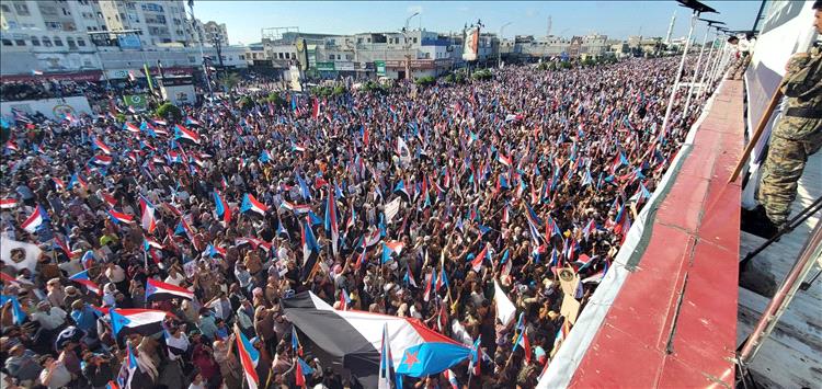 اخبار وتقارير - صور - مشاهدة جوية من مليونية تأييد الإعلان الدستوري بالعاصمة عدن اخبار وتقارير - صور - مشاهدة جوية من مليونية تأييد الإعلان الدستوري بالعاصمة عدن