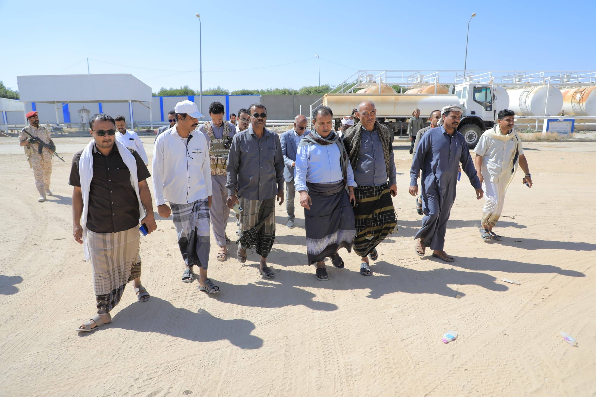 وكيل محافظة حضرموت يطّلع على آخر التجهيزات لاستقبال أولى رحلات مطار سيئون بعد إعادة تشغيله وكيل محافظة حضرموت يطّلع على آخر التجهيزات لاستقبال أولى رحلات مطار سيئون بعد إعادة تشغيله