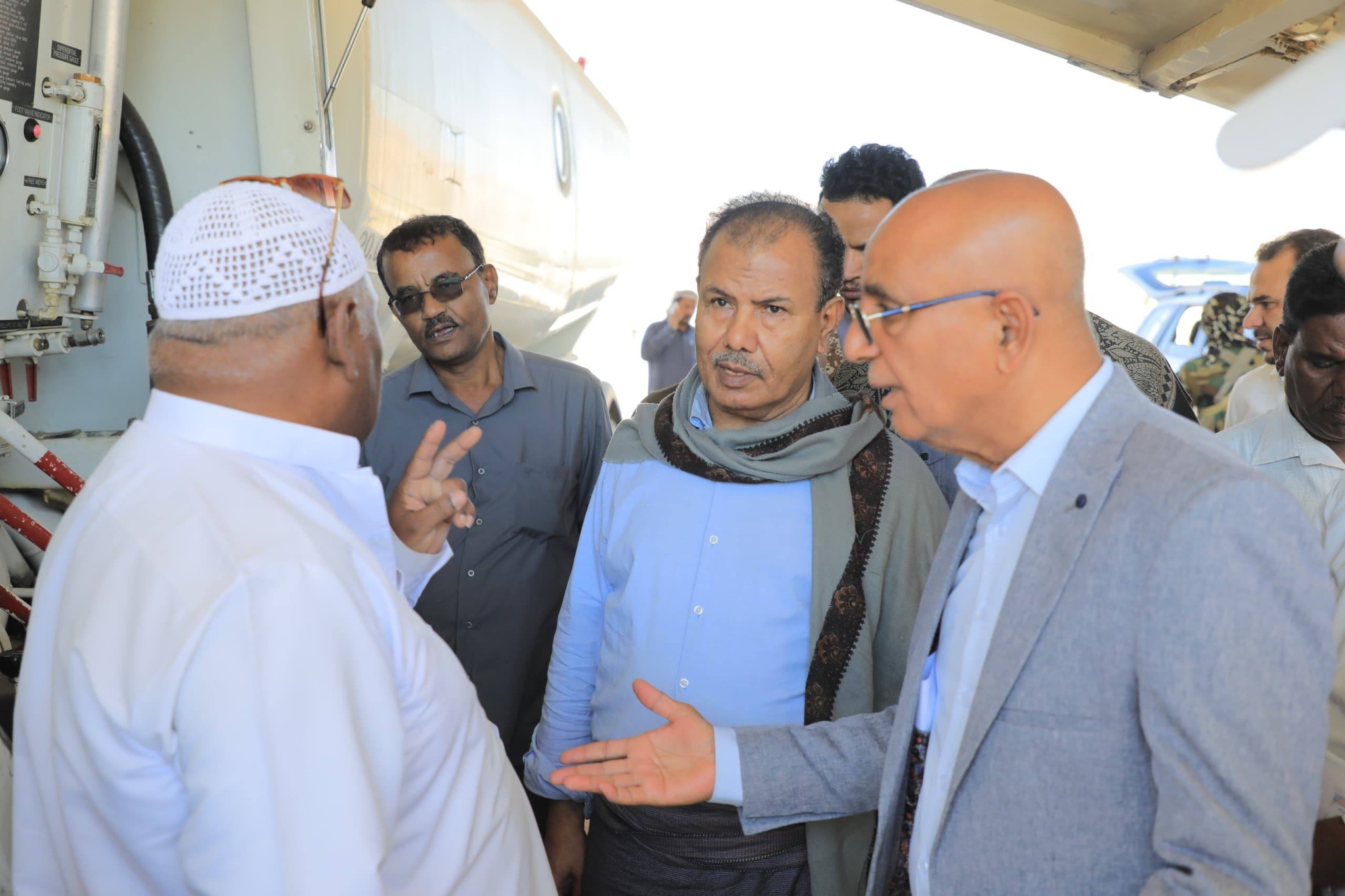 وكيل محافظة حضرموت يطّلع على آخر التجهيزات لاستقبال أولى رحلات مطار سيئون بعد إعادة تشغيله وكيل محافظة حضرموت يطّلع على آخر التجهيزات لاستقبال أولى رحلات مطار سيئون بعد إعادة تشغيله