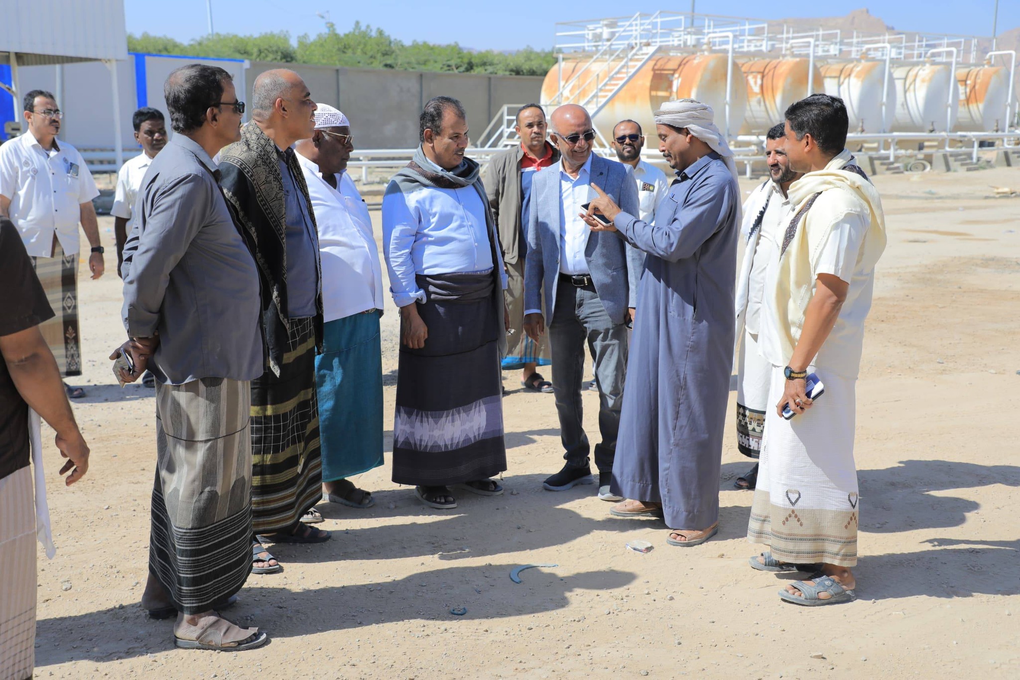 وكيل محافظة حضرموت يطّلع على آخر التجهيزات لاستقبال أولى رحلات مطار سيئون بعد إعادة تشغيله وكيل محافظة حضرموت يطّلع على آخر التجهيزات لاستقبال أولى رحلات مطار سيئون بعد إعادة تشغيله