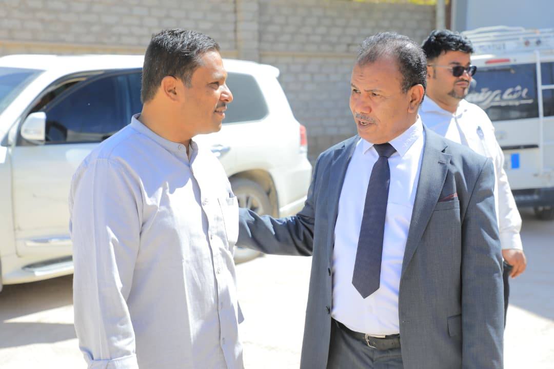 الوكيل العامري يتفقد مبنى مياه الريف ويوجّه بسرعة تجهيزه واستئناف العمل فيه الوكيل العامري يتفقد مبنى مياه الريف ويوجّه بسرعة تجهيزه واستئناف العمل فيه