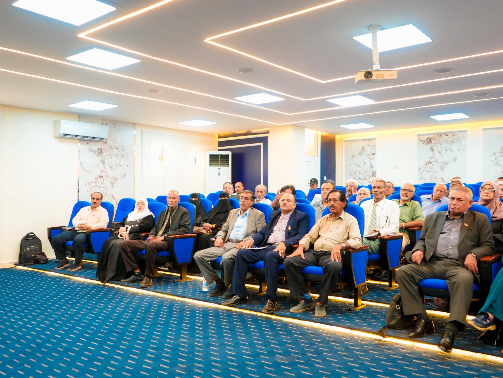 بيان صادر عن الاجتماع الاستثنائي الطارئ للجمعية الوطنية ومجلس المستشارين والأمانة العامة بالمجلس الانتقالي الجنوبي "صور" - بيان صادر عن الاجتماع الاستثنائي الطارئ للجمعية الوطنية ومجلس المستشارين والأمانة العامة بالمجلس الانتقالي الجنوبي "صور" -