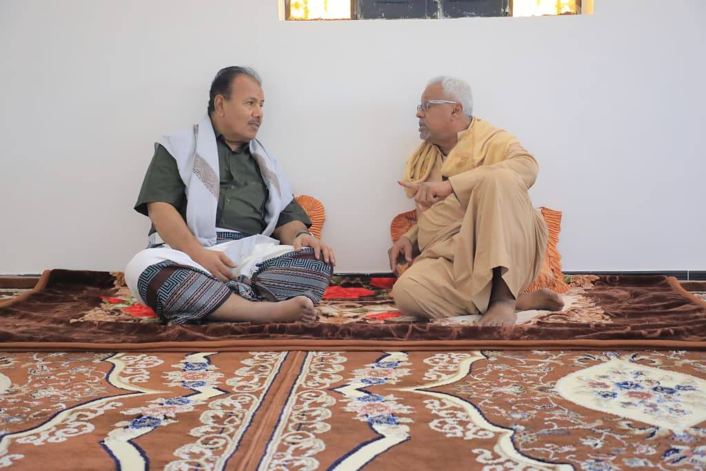 الوكيل العامري يقدّم واجب العزاء لمدير عام مكتب الاستثمار بوادي حضرموت الوكيل العامري يقدّم واجب العزاء لمدير عام مكتب الاستثمار بوادي حضرموت