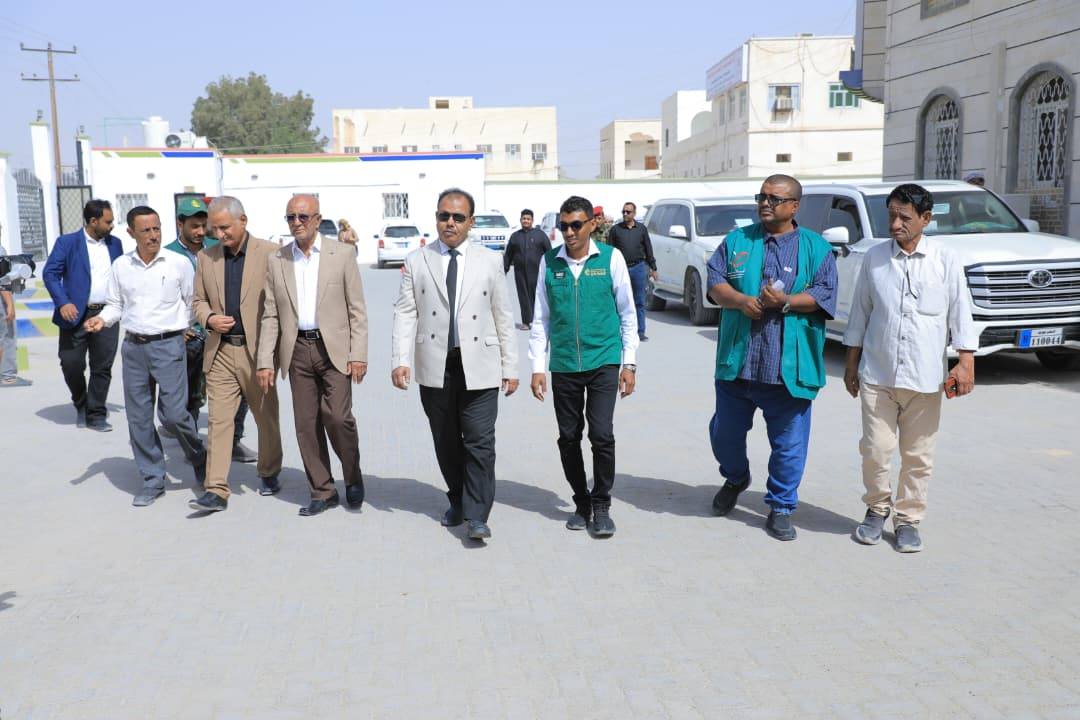 الوكيل العامري يفتتح وحدة تفتيت الحصوات بالموجات التصادمية بالمركز التخصصي لجراحة الكلى بسيئون الوكيل العامري يفتتح وحدة تفتيت الحصوات بالموجات التصادمية بالمركز التخصصي لجراحة الكلى بسيئون