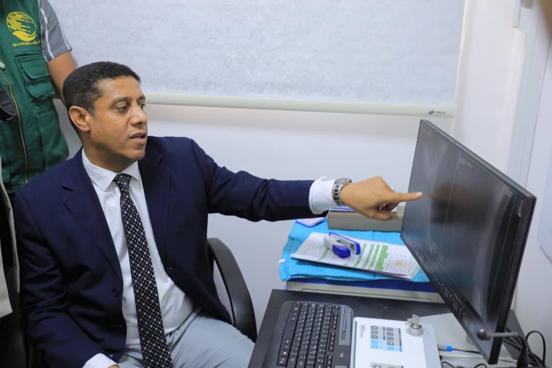 الوكيل العامري يفتتح وحدة تفتيت الحصوات بالموجات التصادمية بالمركز التخصصي لجراحة الكلى بسيئون الوكيل العامري يفتتح وحدة تفتيت الحصوات بالموجات التصادمية بالمركز التخصصي لجراحة الكلى بسيئون