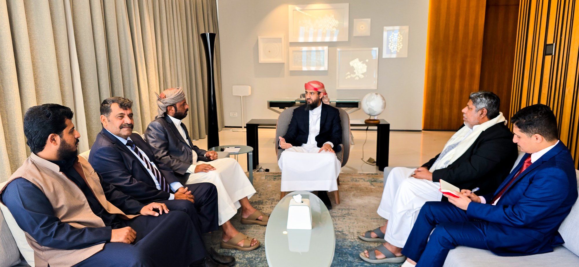 التقينا هذا اليوم بالاخ العزيز / عبدالرحمن ابو زرعه المحرمي عضو مجلس القيادة الرئاسي بالعاصمة السعودية الرياض جرى خلال اللقاء مناقشة مستجدات الأوضاع ف التقينا هذا اليوم بالاخ العزيز / عبدالرحمن ابو زرعه المحرمي عضو مجلس القيادة الرئاسي بالعاصمة السعودية الرياض جرى خلال اللقاء مناقشة مستجدات الأوضاع ف