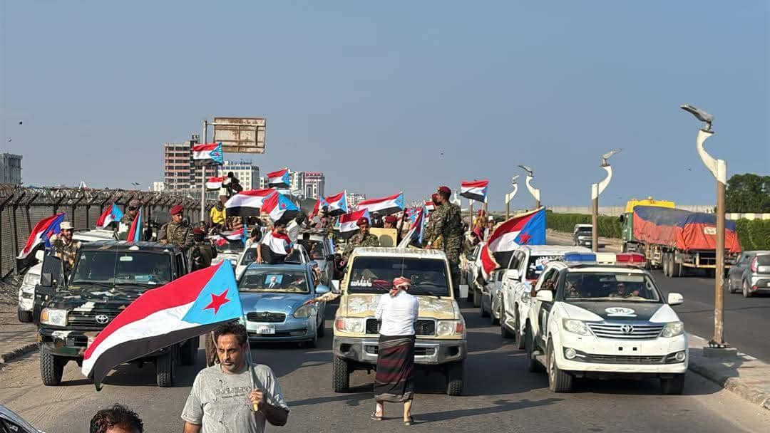 حشود أبين تصل ساحة الاعتصام المفتوح بالعاصمة عدن للمطالبة بإعلان دولة الجنوب العربي حشود أبين تصل ساحة الاعتصام المفتوح بالعاصمة عدن للمطالبة بإعلان دولة الجنوب العربي