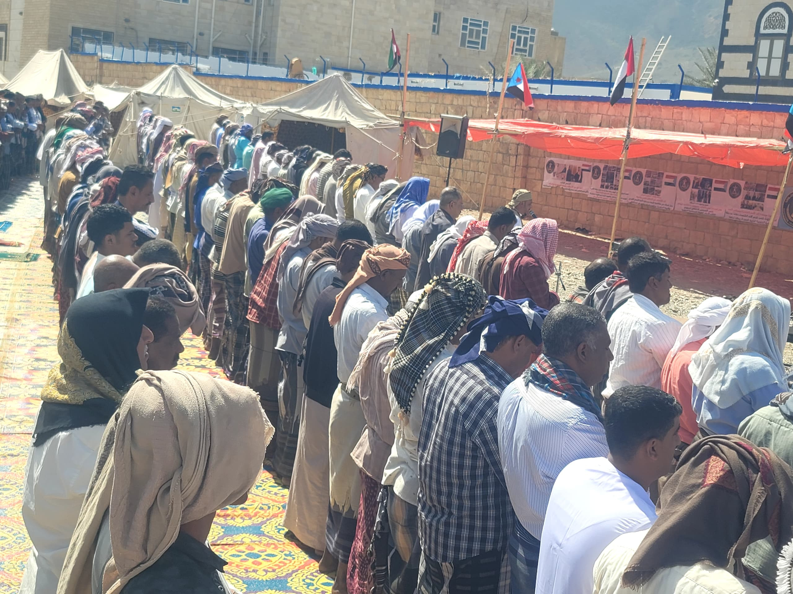 ساحة الاعتصام المفتوح بسقطرى تحتضن جمعة "الوفاء للحليف الصادق" ساحة الاعتصام المفتوح بسقطرى تحتضن جمعة "الوفاء للحليف الصادق"