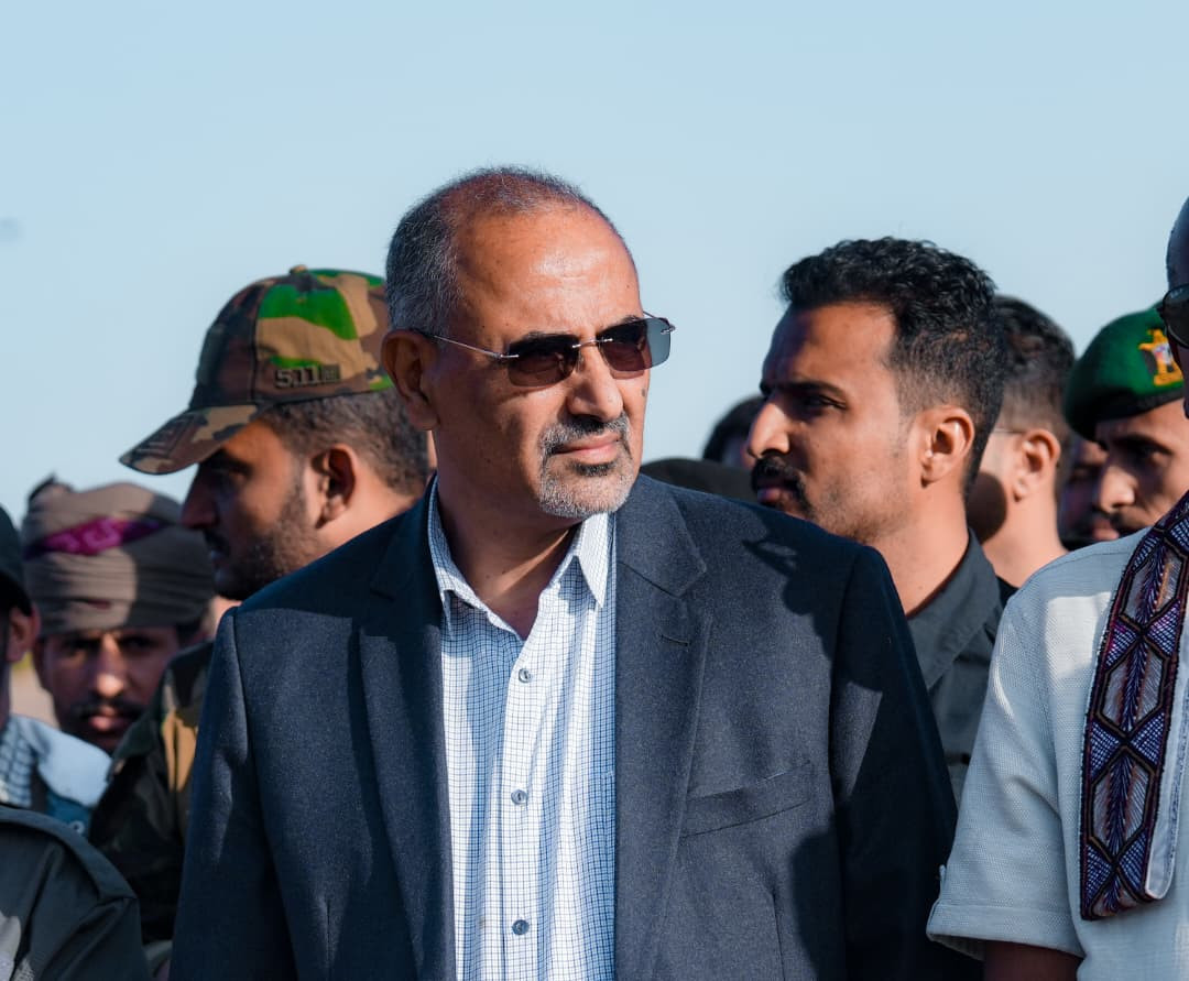 الرئيس الزُبيدي يؤدي صلاة الجنازة ويتقدّم جموع مُشيّعي شهداء عملية "المستقبل الواعد" الرئيس الزُبيدي يؤدي صلاة الجنازة ويتقدّم جموع مُشيّعي شهداء عملية "المستقبل الواعد"