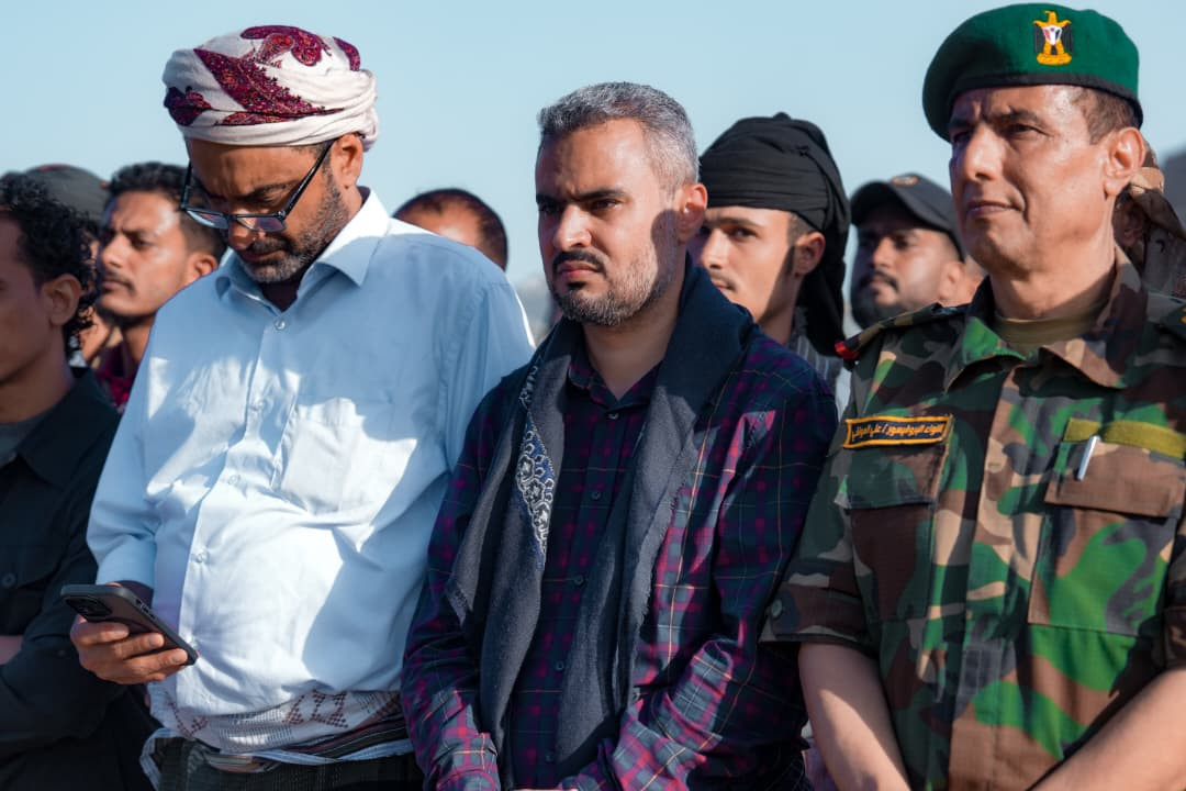 الرئيس الزُبيدي يؤدي صلاة الجنازة ويتقدّم جموع مُشيّعي شهداء عملية "المستقبل الواعد" الرئيس الزُبيدي يؤدي صلاة الجنازة ويتقدّم جموع مُشيّعي شهداء عملية "المستقبل الواعد"