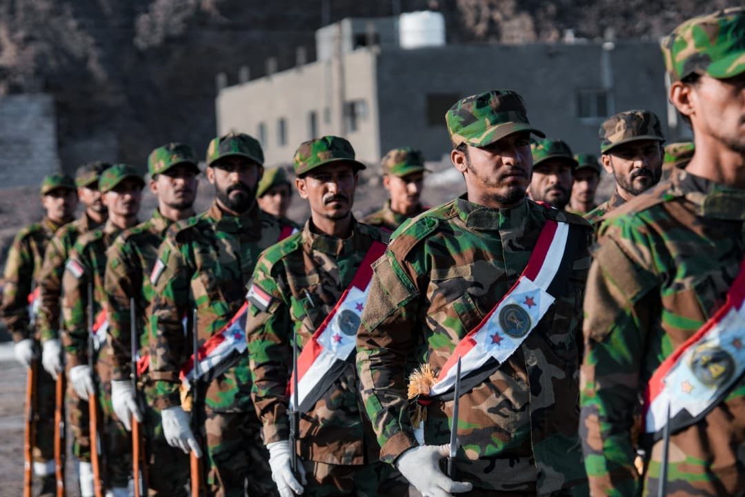 الرئيس الزُبيدي يؤدي صلاة الجنازة ويتقدّم جموع مُشيّعي شهداء عملية "المستقبل الواعد" الرئيس الزُبيدي يؤدي صلاة الجنازة ويتقدّم جموع مُشيّعي شهداء عملية "المستقبل الواعد"