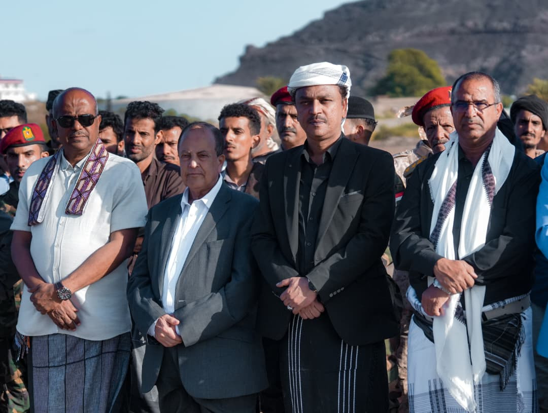 الرئيس الزُبيدي يؤدي صلاة الجنازة ويتقدّم جموع مُشيّعي شهداء عملية "المستقبل الواعد" الرئيس الزُبيدي يؤدي صلاة الجنازة ويتقدّم جموع مُشيّعي شهداء عملية "المستقبل الواعد"