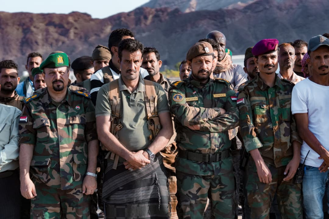 الرئيس الزُبيدي يؤدي صلاة الجنازة ويتقدّم جموع مُشيّعي شهداء عملية "المستقبل الواعد" الرئيس الزُبيدي يؤدي صلاة الجنازة ويتقدّم جموع مُشيّعي شهداء عملية "المستقبل الواعد"
