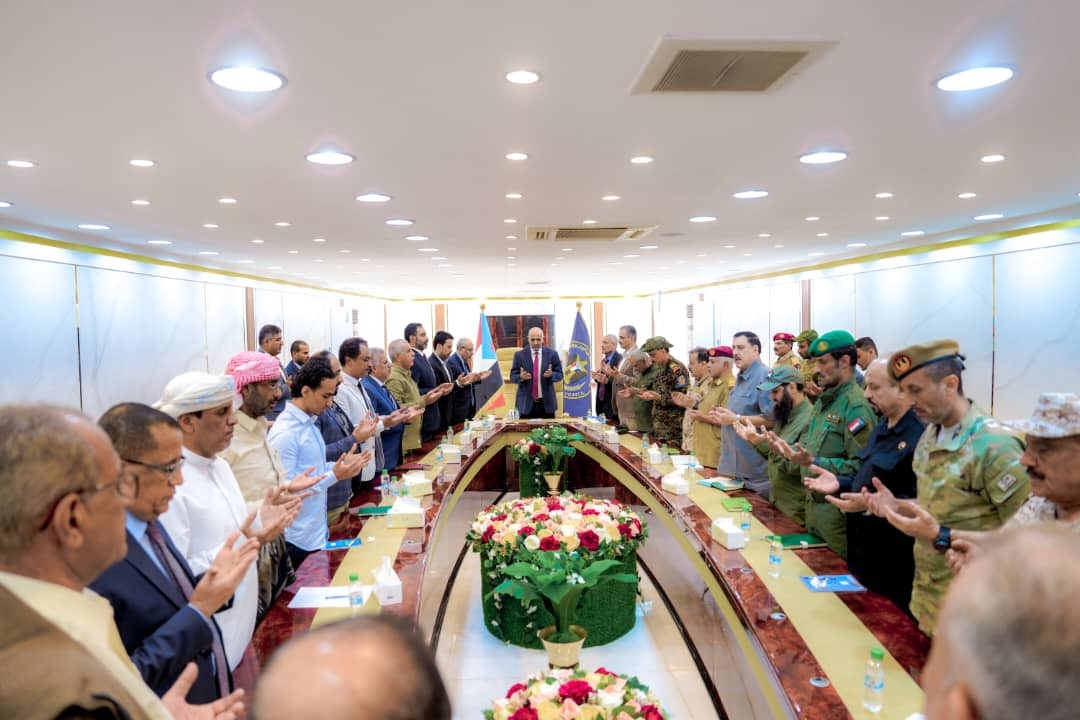 هيئة الرئاسة تقف على مستجدات الأوضاع المأساوية بمحافظتي حضرموت والمهرة وما تتعرض له المرافق فيها من أعمال سلب ونهب وتخريب هيئة الرئاسة تقف على مستجدات الأوضاع المأساوية بمحافظتي حضرموت والمهرة وما تتعرض له المرافق فيها من أعمال سلب ونهب وتخريب