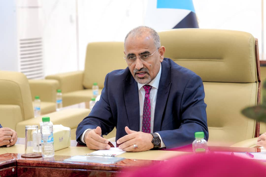 هيئة الرئاسة تقف على مستجدات الأوضاع المأساوية بمحافظتي حضرموت والمهرة وما تتعرض له المرافق فيها من أعمال سلب ونهب وتخريب هيئة الرئاسة تقف على مستجدات الأوضاع المأساوية بمحافظتي حضرموت والمهرة وما تتعرض له المرافق فيها من أعمال سلب ونهب وتخريب