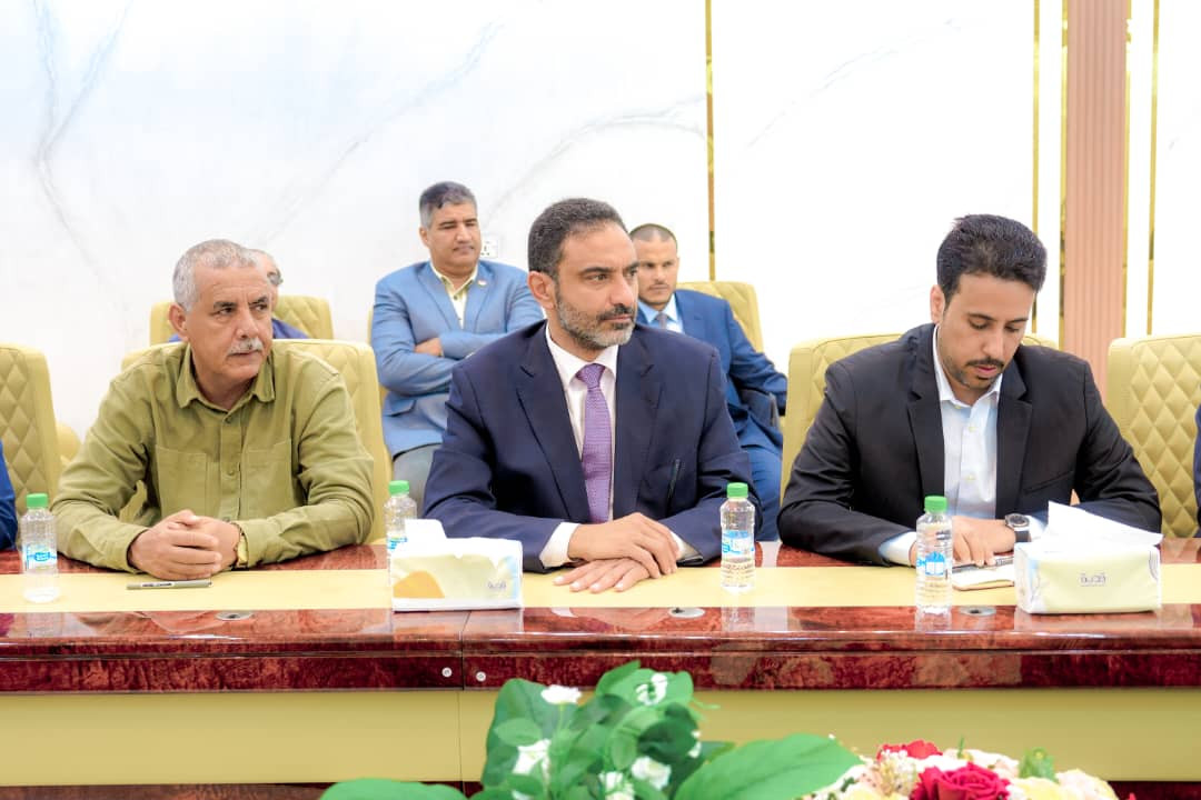 هيئة الرئاسة تقف على مستجدات الأوضاع المأساوية بمحافظتي حضرموت والمهرة وما تتعرض له المرافق فيها من أعمال سلب ونهب وتخريب هيئة الرئاسة تقف على مستجدات الأوضاع المأساوية بمحافظتي حضرموت والمهرة وما تتعرض له المرافق فيها من أعمال سلب ونهب وتخريب