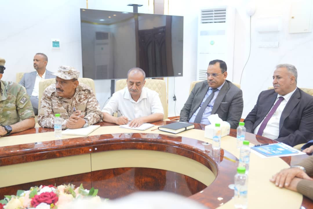 هيئة الرئاسة تقف على مستجدات الأوضاع المأساوية بمحافظتي حضرموت والمهرة وما تتعرض له المرافق فيها من أعمال سلب ونهب وتخريب هيئة الرئاسة تقف على مستجدات الأوضاع المأساوية بمحافظتي حضرموت والمهرة وما تتعرض له المرافق فيها من أعمال سلب ونهب وتخريب