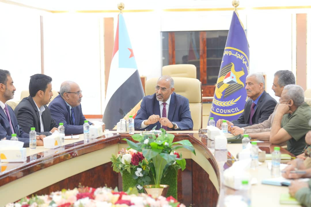 هيئة الرئاسة تقف على مستجدات الأوضاع المأساوية بمحافظتي حضرموت والمهرة وما تتعرض له المرافق فيها من أعمال سلب ونهب وتخريب هيئة الرئاسة تقف على مستجدات الأوضاع المأساوية بمحافظتي حضرموت والمهرة وما تتعرض له المرافق فيها من أعمال سلب ونهب وتخريب