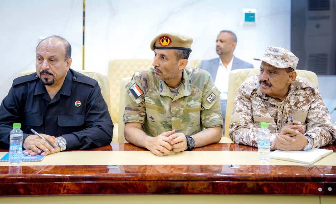 هيئة الرئاسة تقف على مستجدات الأوضاع المأساوية بمحافظتي حضرموت والمهرة وما تتعرض له المرافق فيها من أعمال سلب ونهب وتخريب هيئة الرئاسة تقف على مستجدات الأوضاع المأساوية بمحافظتي حضرموت والمهرة وما تتعرض له المرافق فيها من أعمال سلب ونهب وتخريب