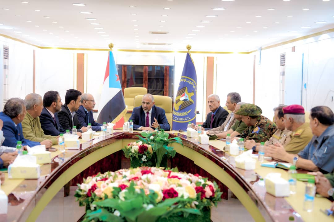 هيئة الرئاسة تقف على مستجدات الأوضاع المأساوية بمحافظتي حضرموت والمهرة وما تتعرض له المرافق فيها من أعمال سلب ونهب وتخريب هيئة الرئاسة تقف على مستجدات الأوضاع المأساوية بمحافظتي حضرموت والمهرة وما تتعرض له المرافق فيها من أعمال سلب ونهب وتخريب