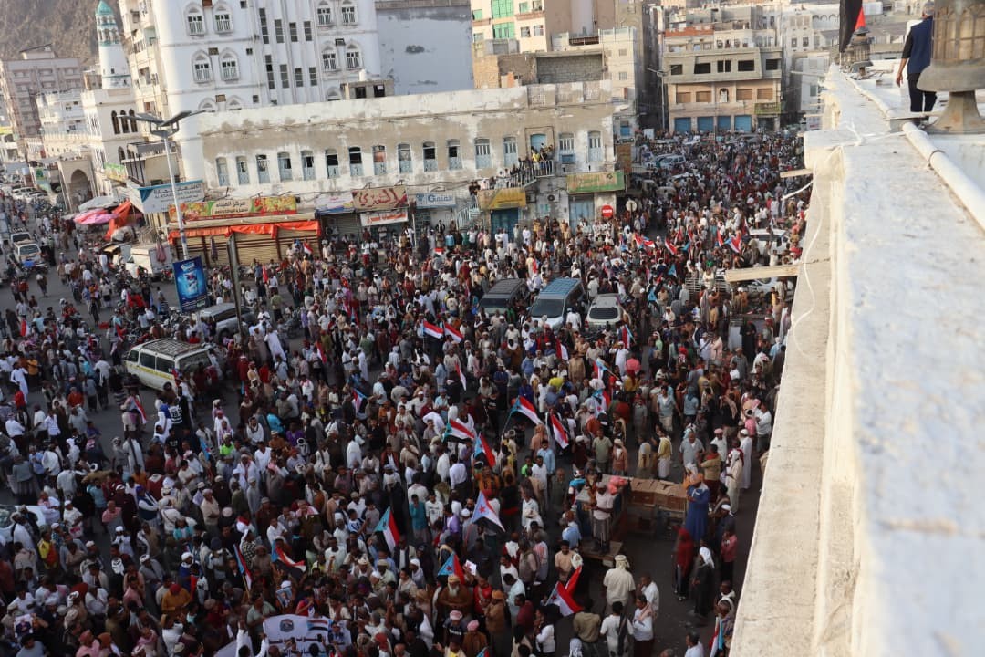 أبناء حضرموت يلبون دعوة اارئيس الزبيدي للاحتشاد في مليونية الثبات والتصعيد الشعبي "بيان" أبناء حضرموت يلبون دعوة اارئيس الزبيدي للاحتشاد في مليونية الثبات والتصعيد الشعبي "بيان"