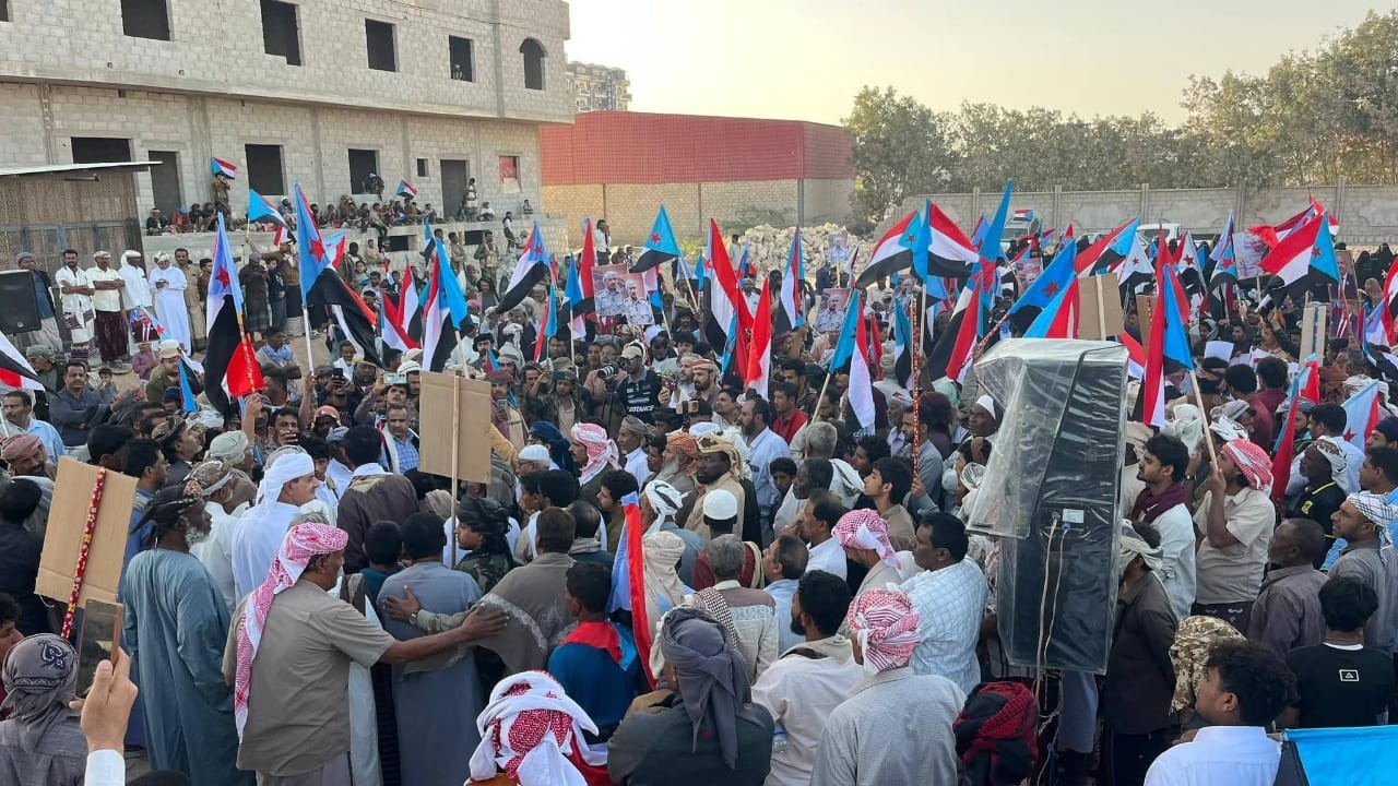 أبناء المهرة يحتشدون في فعالية "الثبات والتصعيد الشعبي" (بيان) أبناء المهرة يحتشدون في فعالية "الثبات والتصعيد الشعبي" (بيان)