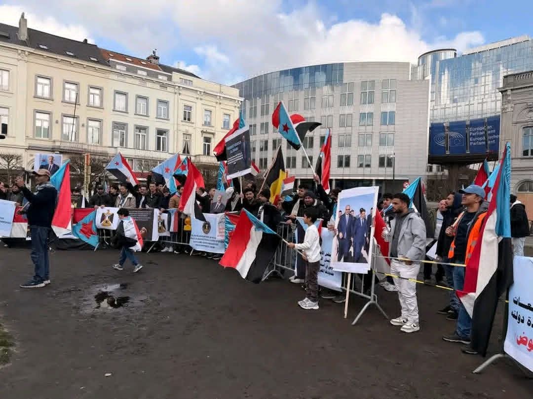دعما لصمود أبناء الجنوب في الداخل.. الجالية الجنوبية في ألمانيا تنظم وقفة احتجاجية أمام البرلمان الأوروبي للمطالبة باستعادة دولة الجنوب العربي دعما لصمود أبناء الجنوب في الداخل.. الجالية الجنوبية في ألمانيا تنظم وقفة احتجاجية أمام البرلمان الأوروبي للمطالبة باستعادة دولة الجنوب العربي