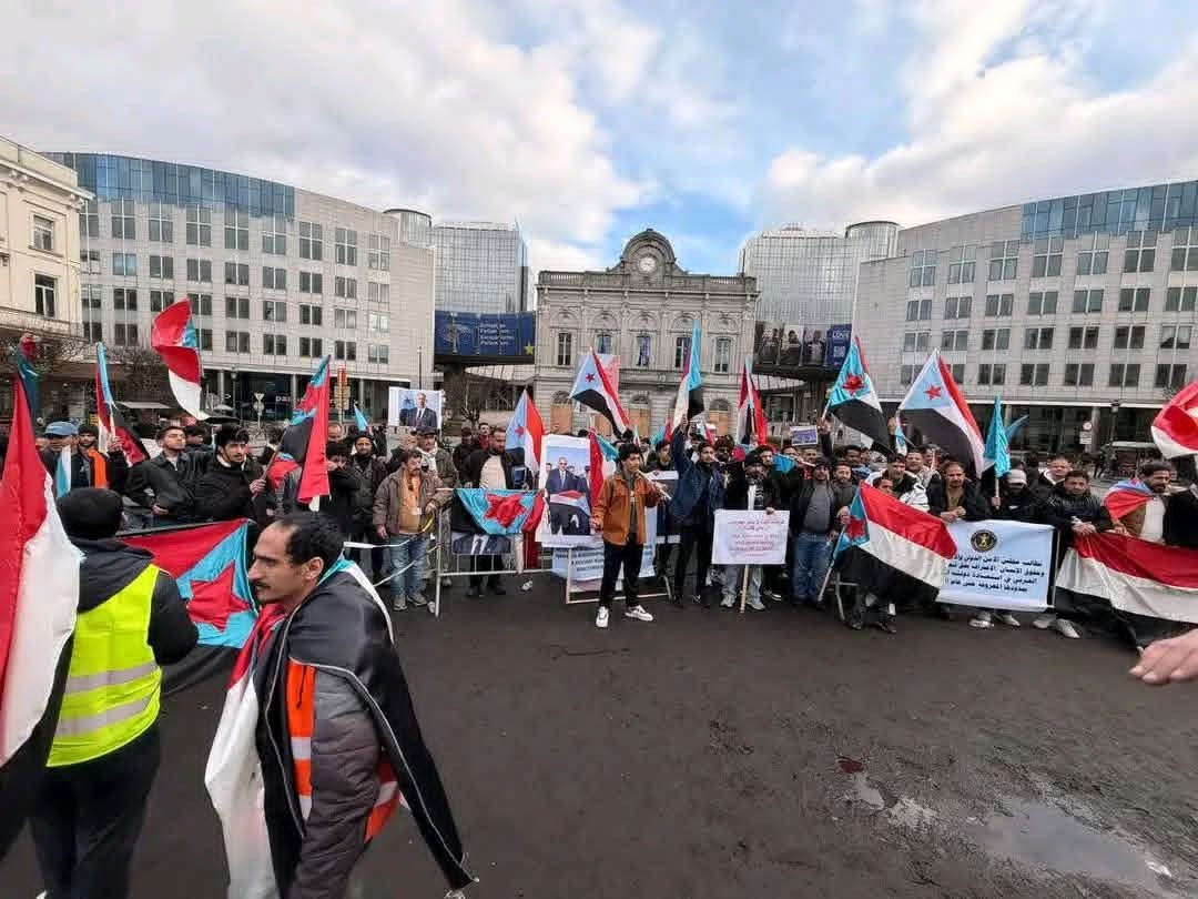 دعما لصمود أبناء الجنوب في الداخل.. الجالية الجنوبية في ألمانيا تنظم وقفة احتجاجية أمام البرلمان الأوروبي للمطالبة باستعادة دولة الجنوب العربي دعما لصمود أبناء الجنوب في الداخل.. الجالية الجنوبية في ألمانيا تنظم وقفة احتجاجية أمام البرلمان الأوروبي للمطالبة باستعادة دولة الجنوب العربي