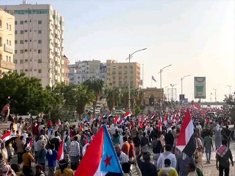 اخبار وتقارير - تظاهرة حاشدة في المكلا بحضرموت دعماً للمجلس الانتقالي وحق الجنوب في إقامة دولته المستقلة اخبار وتقارير - تظاهرة حاشدة في المكلا بحضرموت دعماً للمجلس الانتقالي وحق الجنوب في إقامة دولته المستقلة