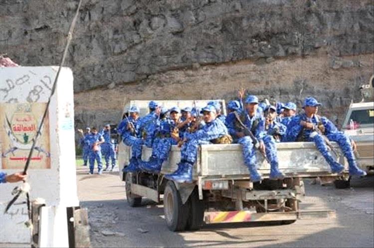 اخبار وتقارير - بتوجيهات المحرمي وشيخ.. قوات العمالقة الجنوبية تسلّم معسكر جبل حديد لقوات أمن المنشآت (محدث) اخبار وتقارير - بتوجيهات المحرمي وشيخ.. قوات العمالقة الجنوبية تسلّم معسكر جبل حديد لقوات أمن المنشآت (محدث)