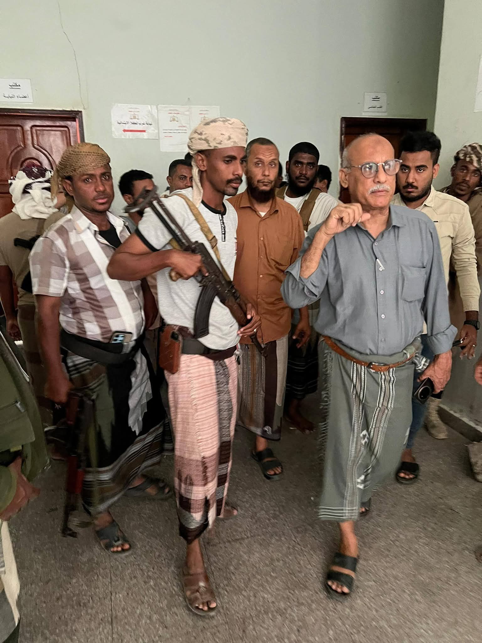 رئيس نيابة استئناف حضرموت: لا تهاون مع أي اعتداء على الأمن أو الممتلكات العامة - رئيس نيابة استئناف حضرموت: لا تهاون مع أي اعتداء على الأمن أو الممتلكات العامة -