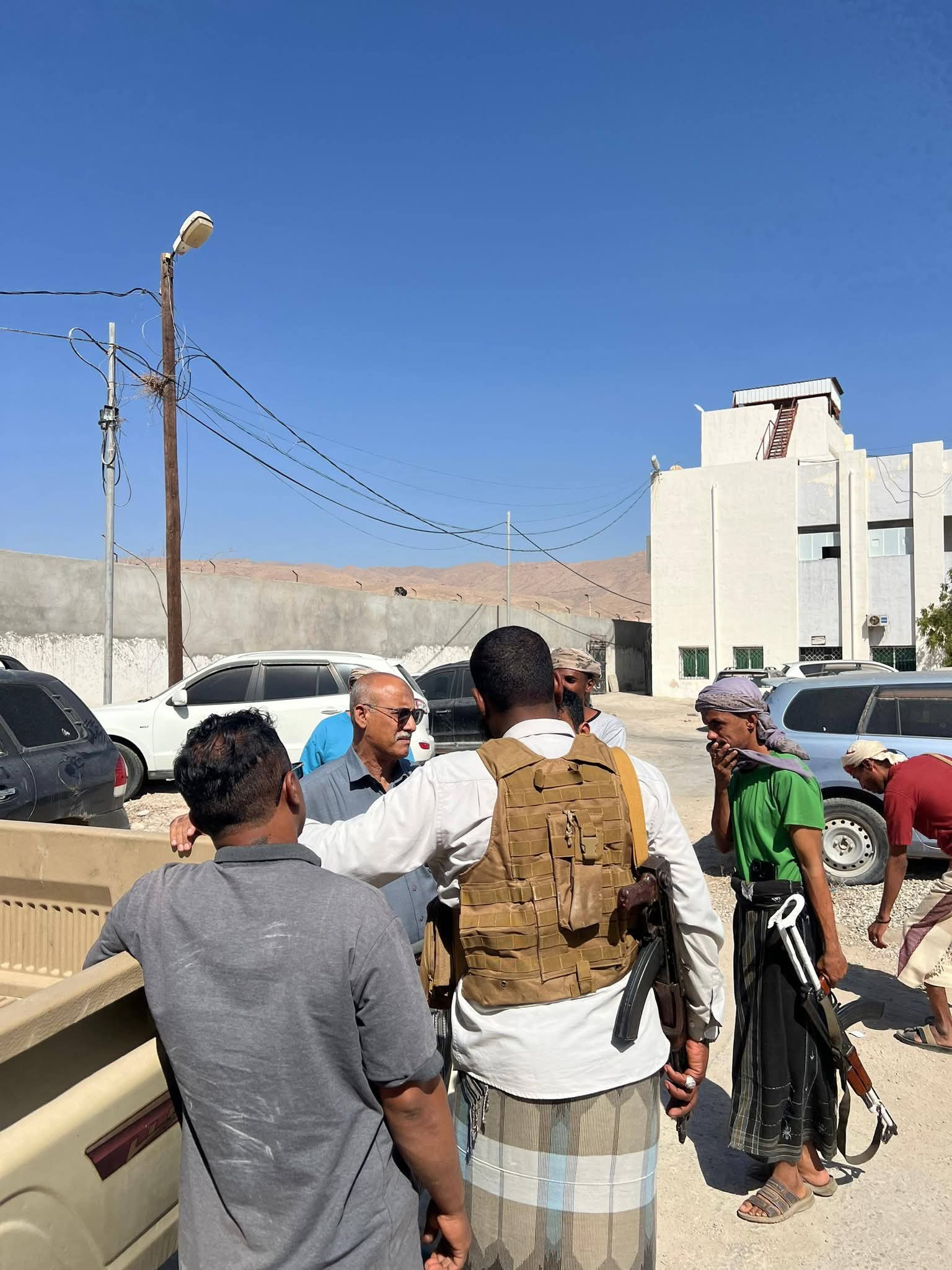 رئيس نيابة استئناف حضرموت: لا تهاون مع أي اعتداء على الأمن أو الممتلكات العامة - رئيس نيابة استئناف حضرموت: لا تهاون مع أي اعتداء على الأمن أو الممتلكات العامة -