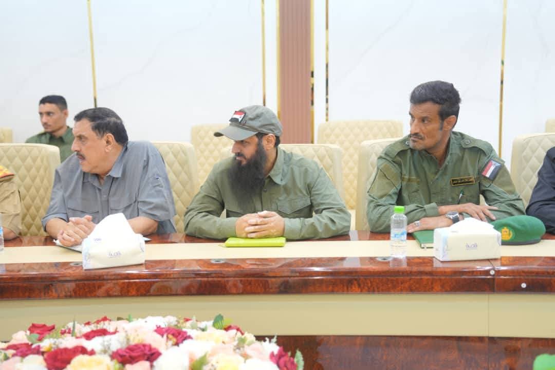 هيئة الرئاسة تقف على مستجدات الأوضاع المأساوية بمحافظتي حضرموت والمهرة وما تتعرض له المرافق فيها من أعمال سلب ونهب وتخريب هيئة الرئاسة تقف على مستجدات الأوضاع المأساوية بمحافظتي حضرموت والمهرة وما تتعرض له المرافق فيها من أعمال سلب ونهب وتخريب