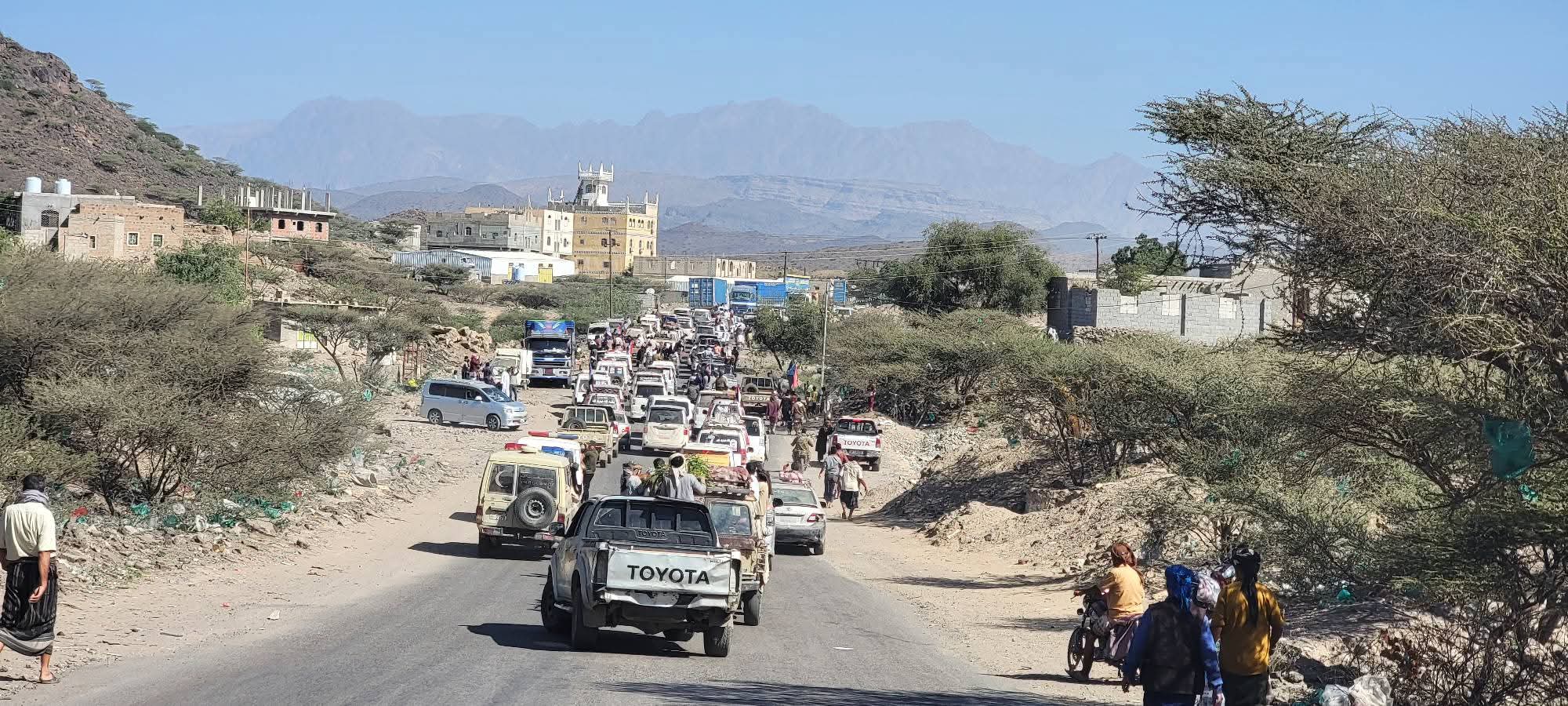 بموكب جنائزي مهيب.. ردفان تودّع كوكبة من شهدائها الذين قضوا نحبهم جرّاء القصف السعودي في حضرموت - بموكب جنائزي مهيب.. ردفان تودّع كوكبة من شهدائها الذين قضوا نحبهم جرّاء القصف السعودي في حضرموت -