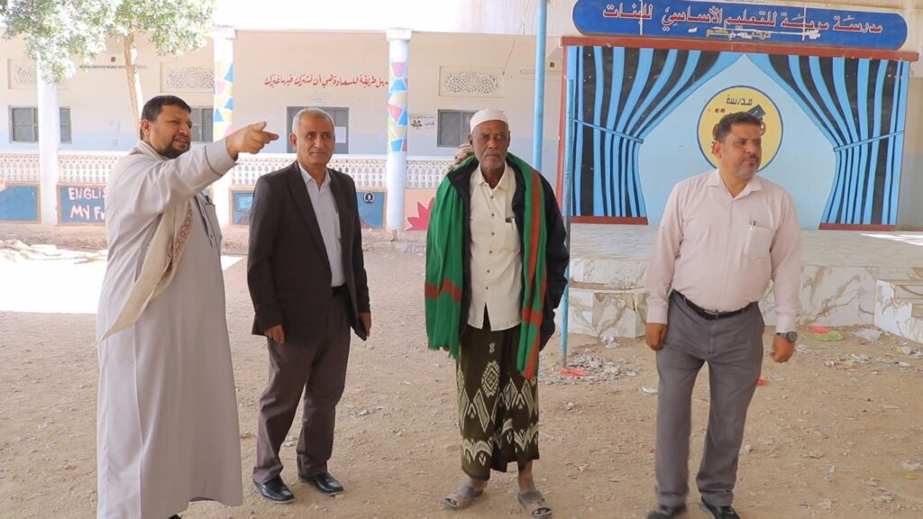 مدير عام سيئون يتفقد سير العمل بمشروع بناء 6 صفوف دراسية بمدرسة مريمة الأساسية للبنات. مدير عام سيئون يتفقد سير العمل بمشروع بناء 6 صفوف دراسية بمدرسة مريمة الأساسية للبنات.