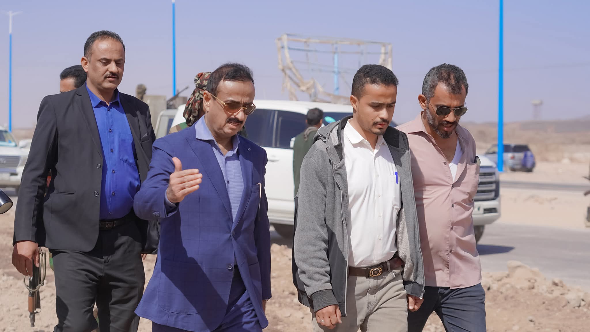 بن الوزير يتفقد مشاريع خدمية حيوية ويلامس هموم المواطنين بمدينة عتق - بن الوزير يتفقد مشاريع خدمية حيوية ويلامس هموم المواطنين بمدينة عتق -