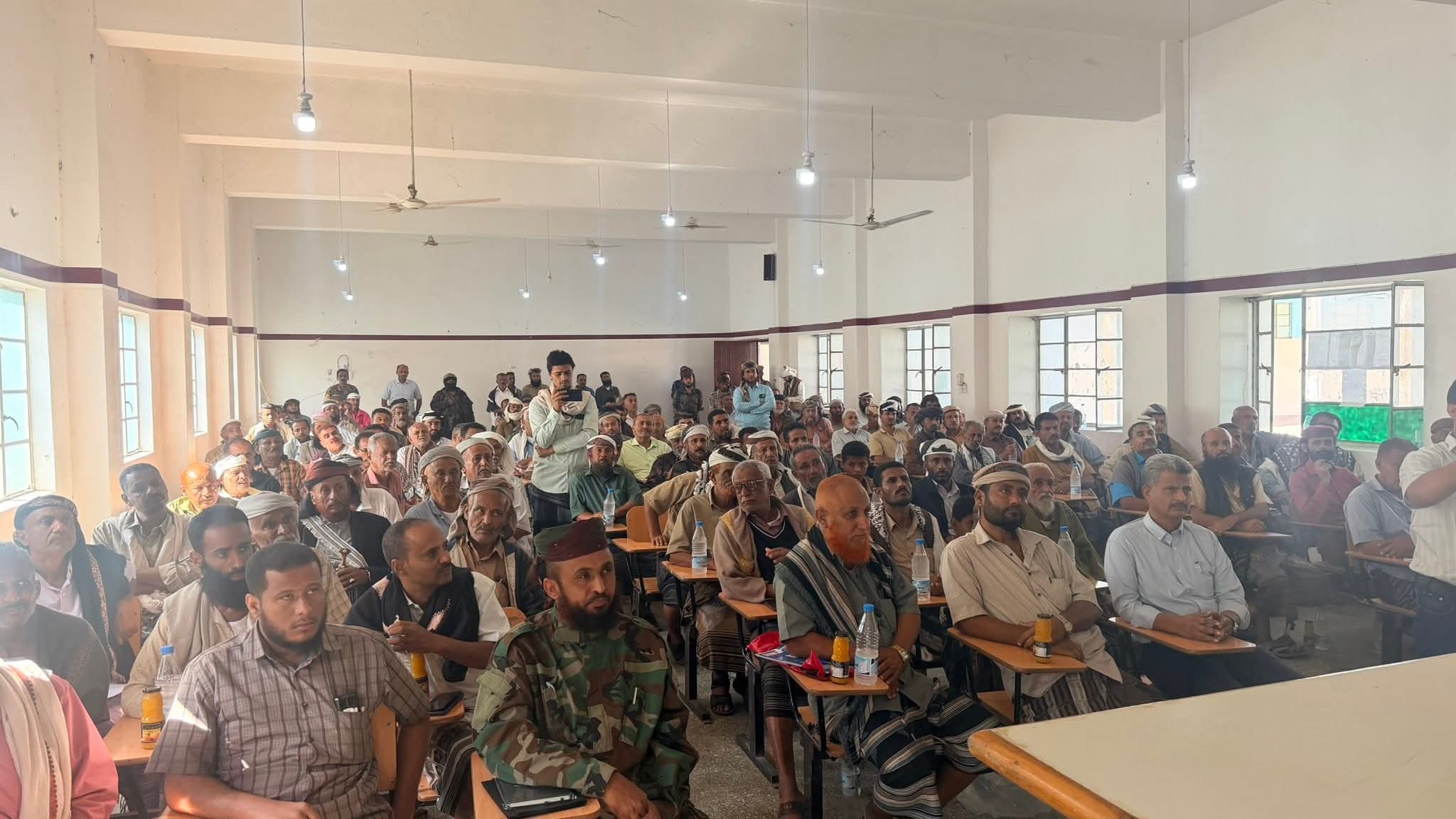 لقاء صبيحي موسّع بطور الباحة لتوحيد الصف وتعزيز الأمن في مديريات الصبيحة لقاء صبيحي موسّع بطور الباحة لتوحيد الصف وتعزيز الأمن في مديريات الصبيحة