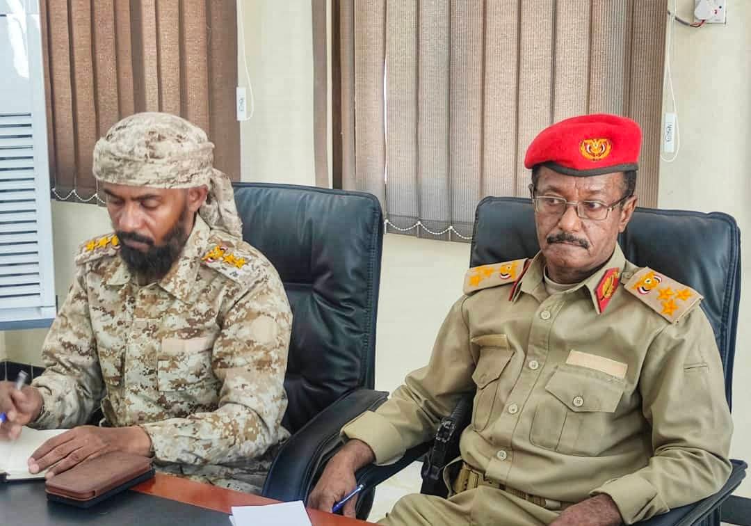 اجتماع عسكري رفيع بالمنطقة الثانية لبحث الوضع العام في حضرموت عقب الأحداث الأخيرة - اجتماع عسكري رفيع بالمنطقة الثانية لبحث الوضع العام في حضرموت عقب الأحداث الأخيرة -