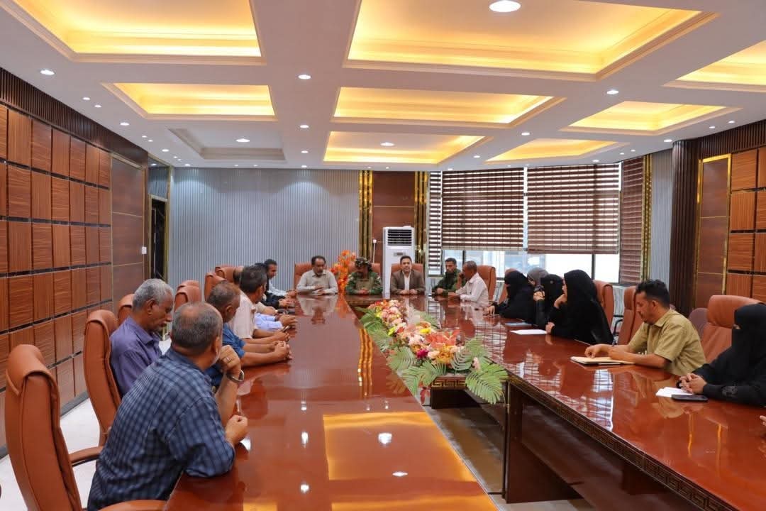 مدير عام خورمكسر يبحث مع وكيل محافظة عدن لشؤون الدفاع والأمن الأوضاع الأمنية - مدير عام خورمكسر يبحث مع وكيل محافظة عدن لشؤون الدفاع والأمن الأوضاع الأمنية -