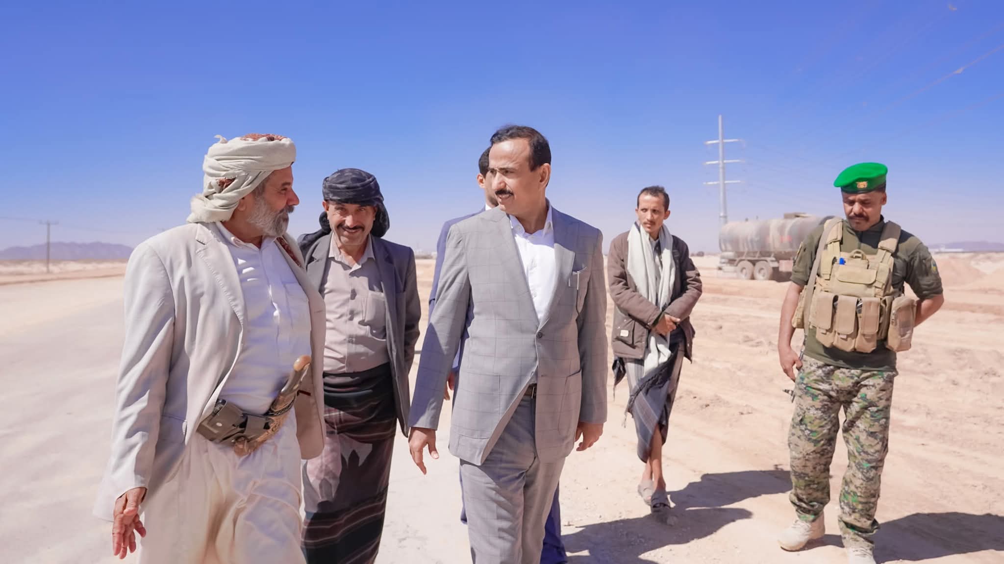 محافظ شبوة يدشّن المرحلة الثالثة من مشروع توسعة وتأهيل المدخل الغربي لمدينة عتق - محافظ شبوة يدشّن المرحلة الثالثة من مشروع توسعة وتأهيل المدخل الغربي لمدينة عتق -