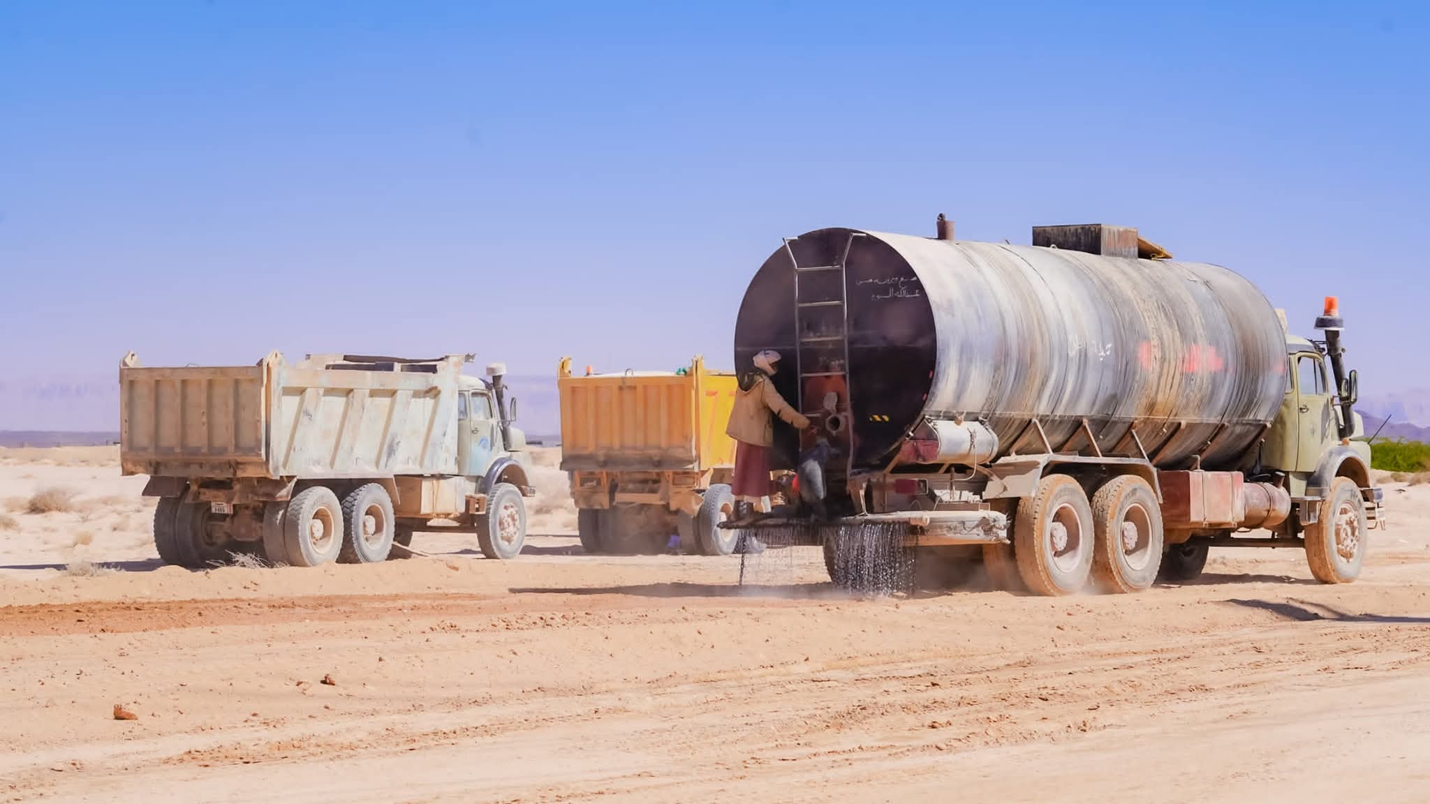 محافظ شبوة يدشّن المرحلة الثالثة من مشروع توسعة وتأهيل المدخل الغربي لمدينة عتق - محافظ شبوة يدشّن المرحلة الثالثة من مشروع توسعة وتأهيل المدخل الغربي لمدينة عتق -