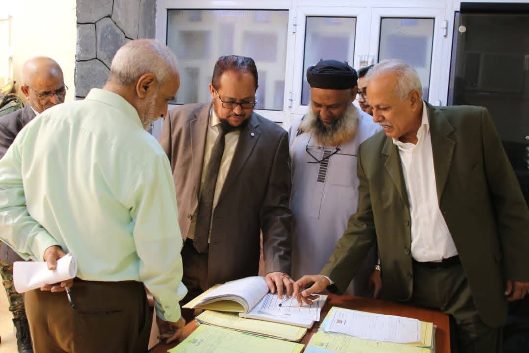 رئيس هيئة التفتيش القضائي يتفقد سير العمل بمحكمة استئناف عدن ويشدد على الانضباط الوظيفي - رئيس هيئة التفتيش القضائي يتفقد سير العمل بمحكمة استئناف عدن ويشدد على الانضباط الوظيفي -