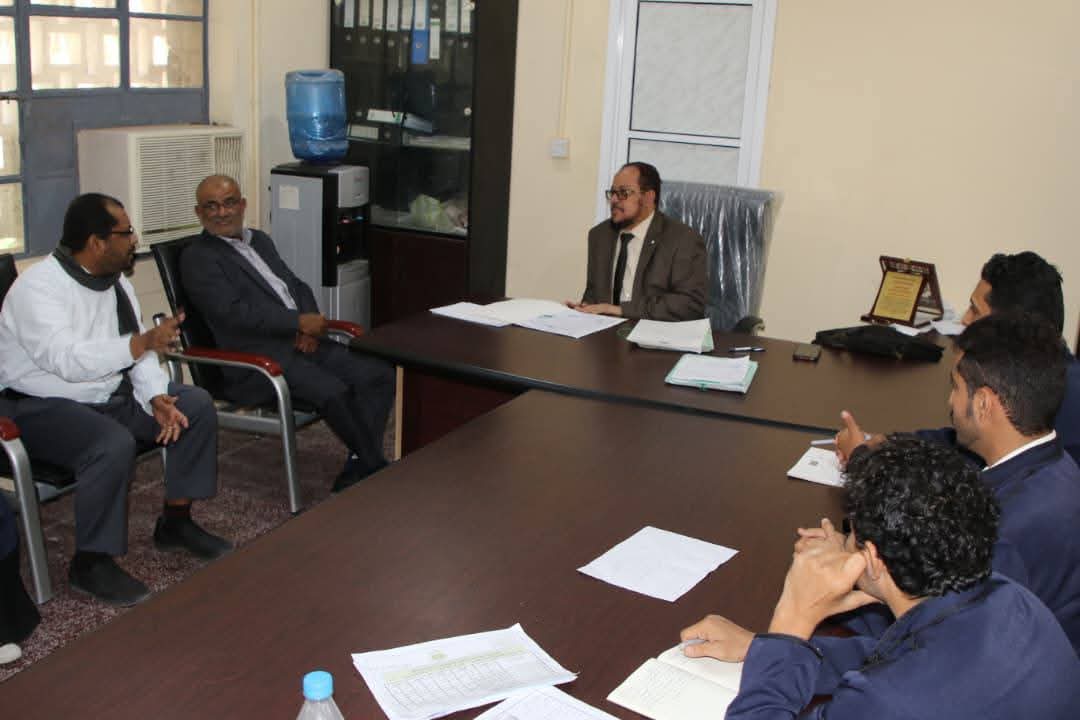 رئيس هيئة التفتيش القضائي يتفقد سير العمل بمحكمة استئناف عدن ويشدد على الانضباط الوظيفي - رئيس هيئة التفتيش القضائي يتفقد سير العمل بمحكمة استئناف عدن ويشدد على الانضباط الوظيفي -