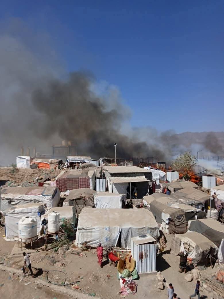 حريق هائل يلتهم مساكن لاجئين صوماليين في قعطبة بالضالع حريق هائل يلتهم مساكن لاجئين صوماليين في قعطبة بالضالع