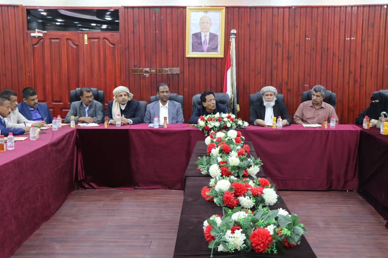 محافظ المهرة يترأس الاجتماع الاعتيادي الأول للمكتب التنفيذي للعام 2026م محافظ المهرة يترأس الاجتماع الاعتيادي الأول للمكتب التنفيذي للعام 2026م