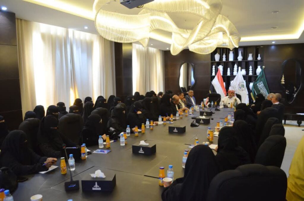 مجلس حضرموت الوطني يعقد لقاءً تشاوريًا مع القيادات النسوية بمدينة المكلا مجلس حضرموت الوطني يعقد لقاءً تشاوريًا مع القيادات النسوية بمدينة المكلا