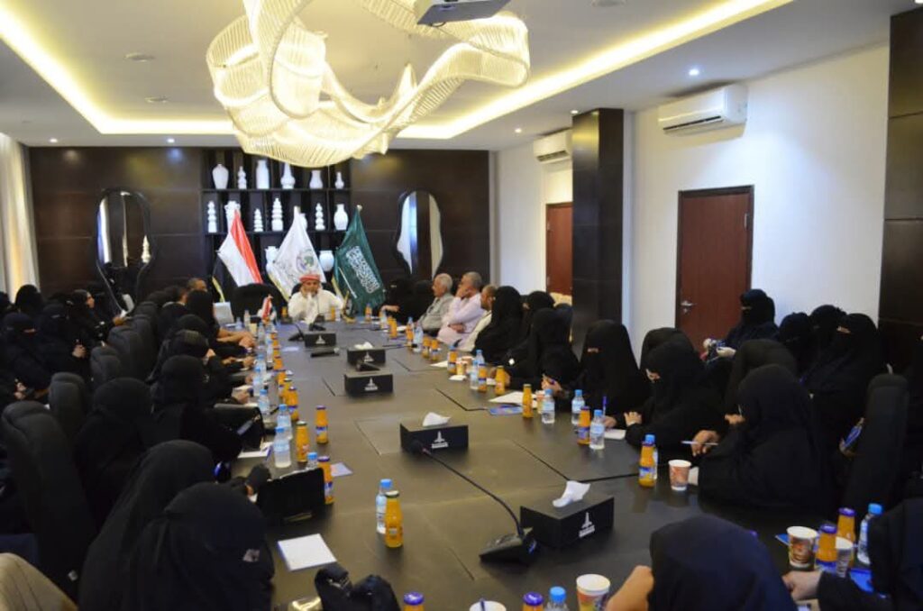 مجلس حضرموت الوطني يعقد لقاءً تشاوريًا مع القيادات النسوية بمدينة المكلا مجلس حضرموت الوطني يعقد لقاءً تشاوريًا مع القيادات النسوية بمدينة المكلا