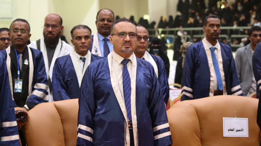 بالصور .. جامعة سيئون تحتفي بتخريج الدفعة السابعة وتكرّم أوائلها للعام الجامعي 2024–2025 بالصور .. جامعة سيئون تحتفي بتخريج الدفعة السابعة وتكرّم أوائلها للعام الجامعي 2024–2025