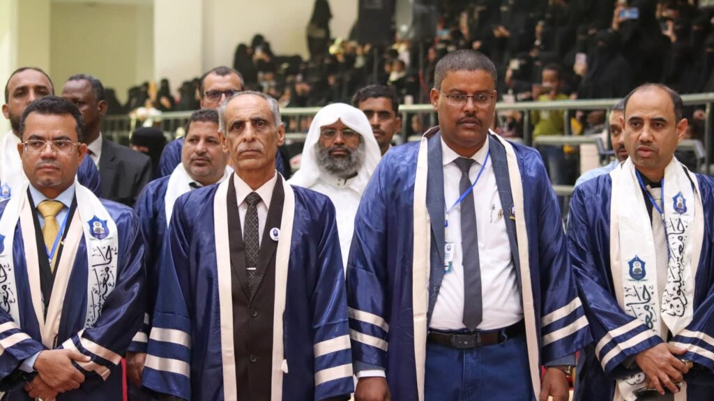 بالصور .. جامعة سيئون تحتفي بتخريج الدفعة السابعة وتكرّم أوائلها للعام الجامعي 2024–2025 بالصور .. جامعة سيئون تحتفي بتخريج الدفعة السابعة وتكرّم أوائلها للعام الجامعي 2024–2025